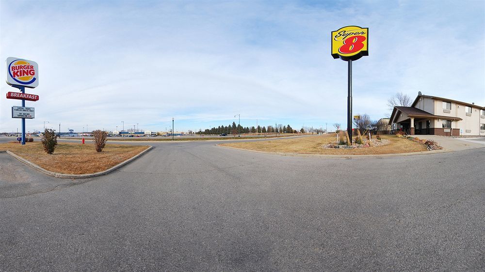 Super 8 By Wyndham Spirit Lake/Okoboji Exterior photo